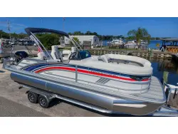 2027 Bennington 22 M SWINGBACK