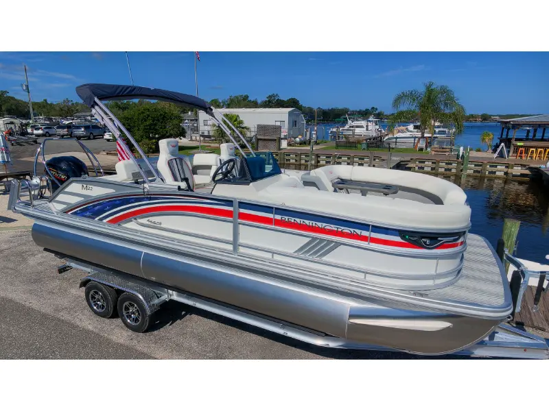 2027 Bennington 22 M SWINGBACK