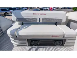 2027 Bennington 22 M SWINGBACK