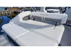 2027 Bennington 22 M SWINGBACK