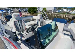 2027 Bennington 22 M SWINGBACK