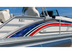 2027 Bennington 22 M SWINGBACK