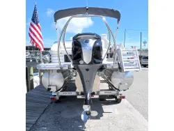 2027 Bennington 22 M SWINGBACK