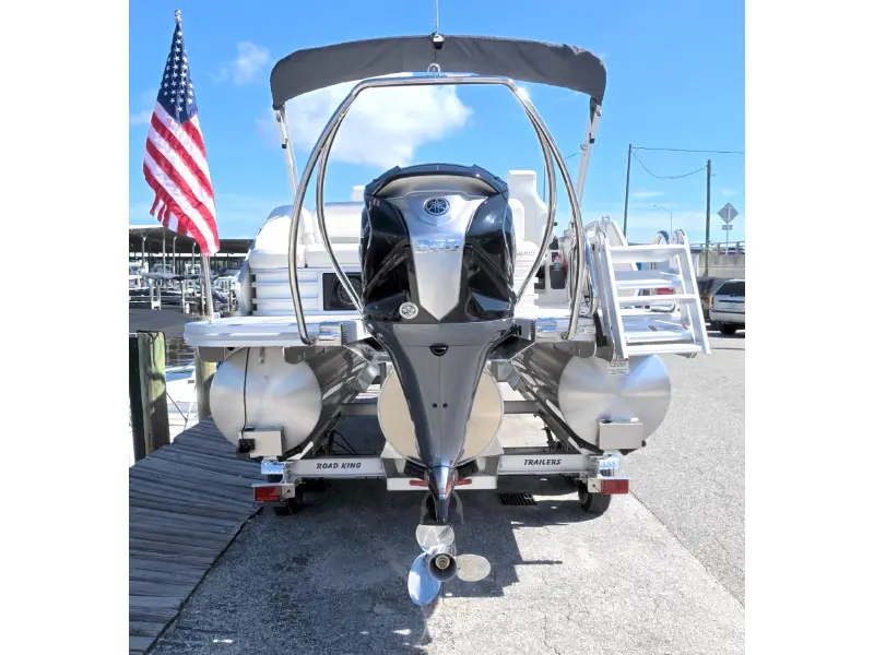 2027 Bennington 22 M SWINGBACK