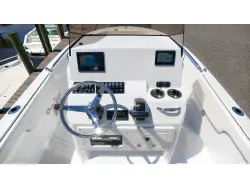 2027 Stingray 17 CC
