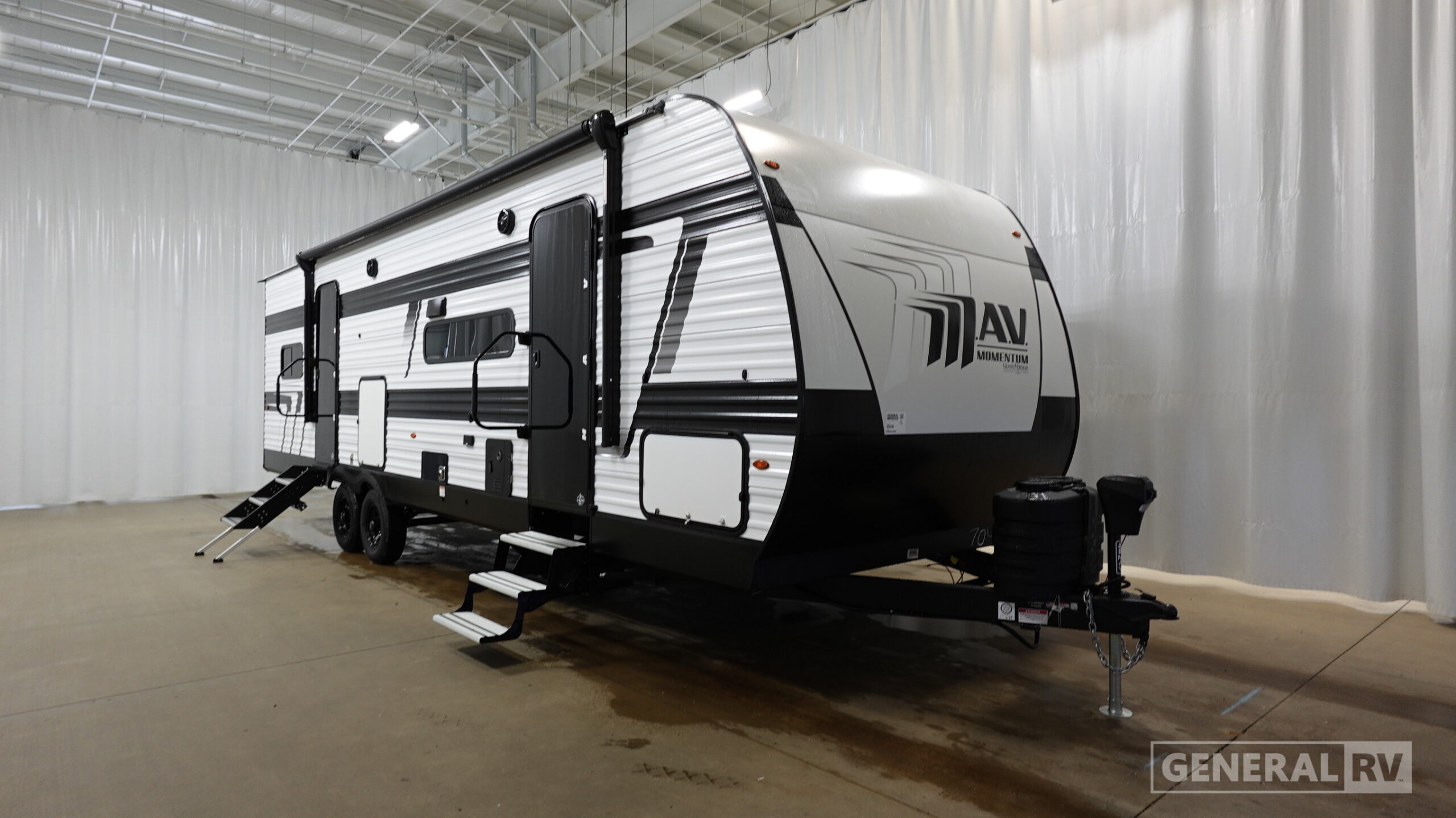 2026 Grand Design MOMENTUM 28MAV Travel Trailer Toy Hauler RV