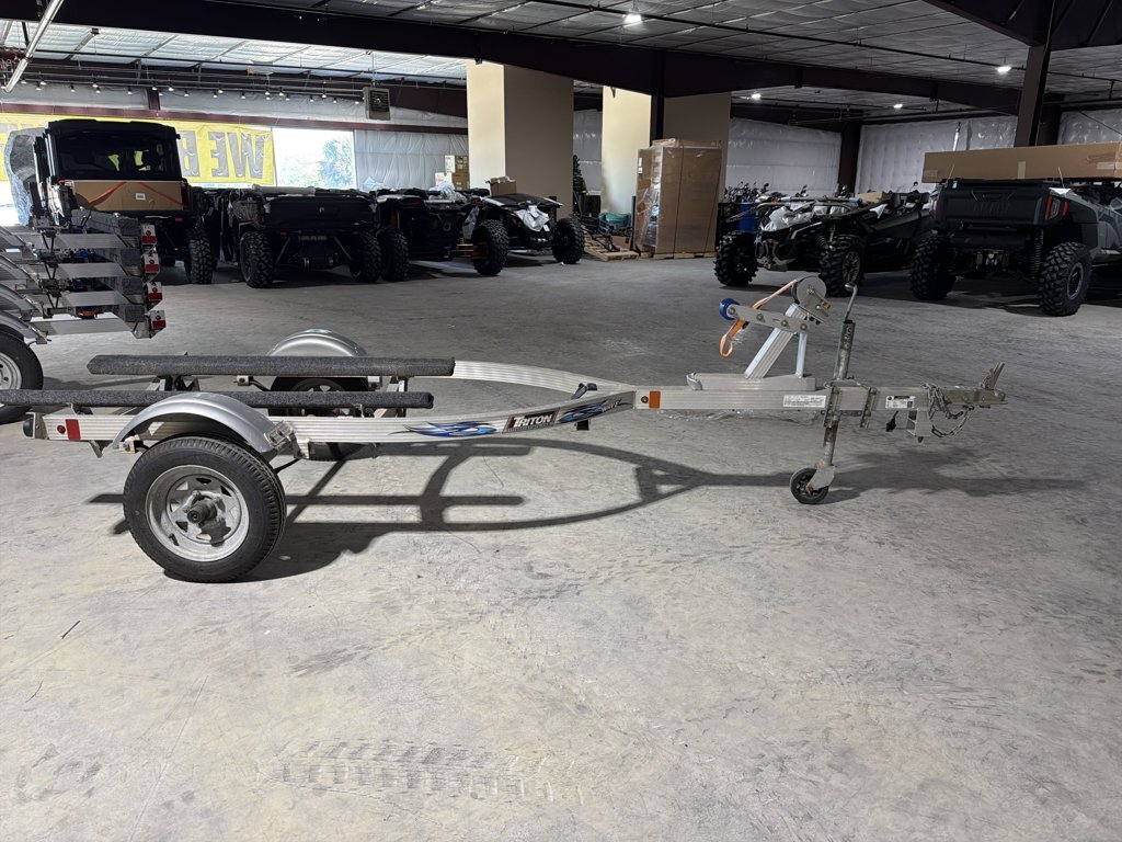 2017 Triton Trailers WAVE 1 Open snowmobile