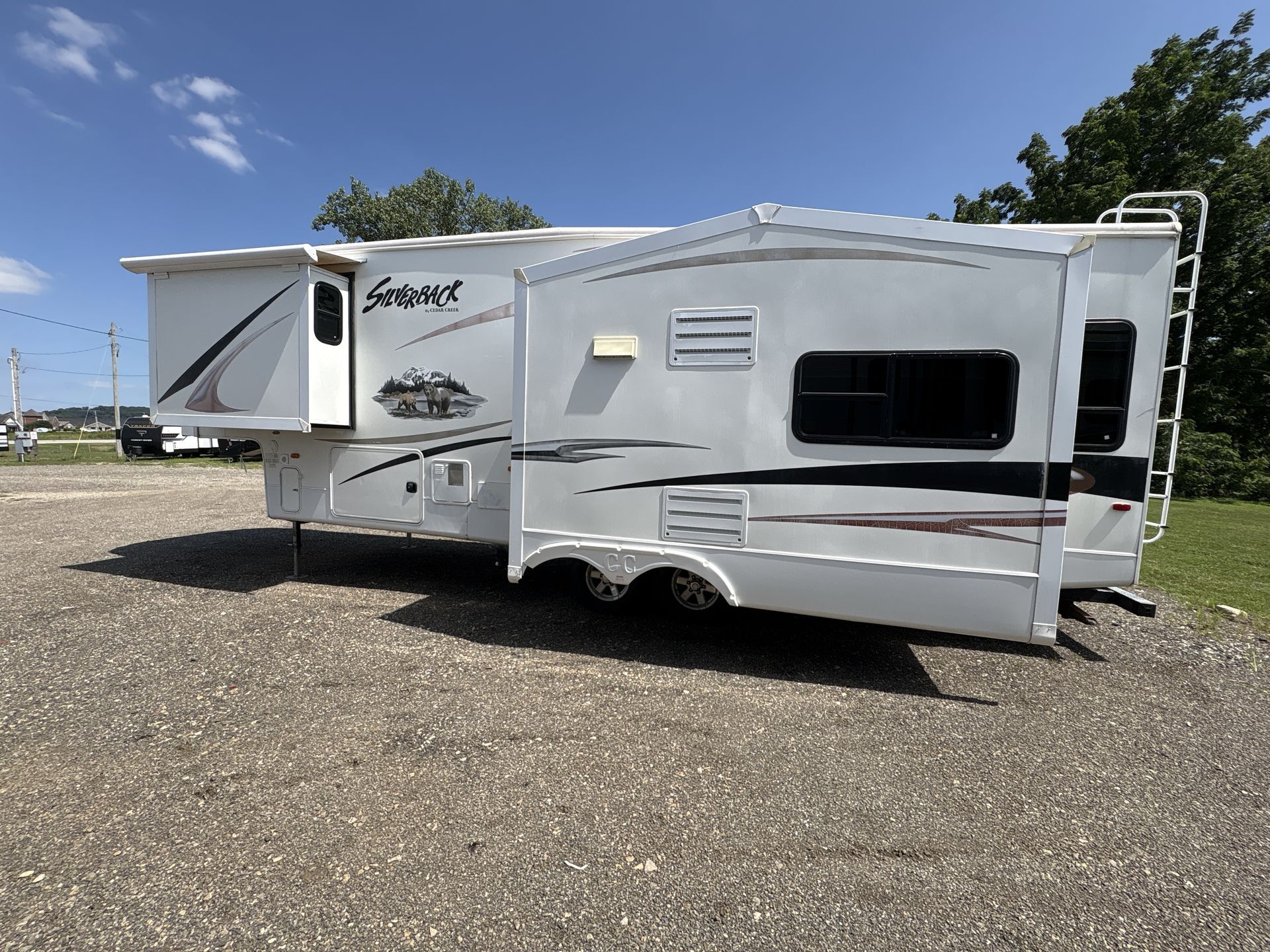 2012 Forest River Cedar Creek SILVERBACK 29RL in lancaster OH
