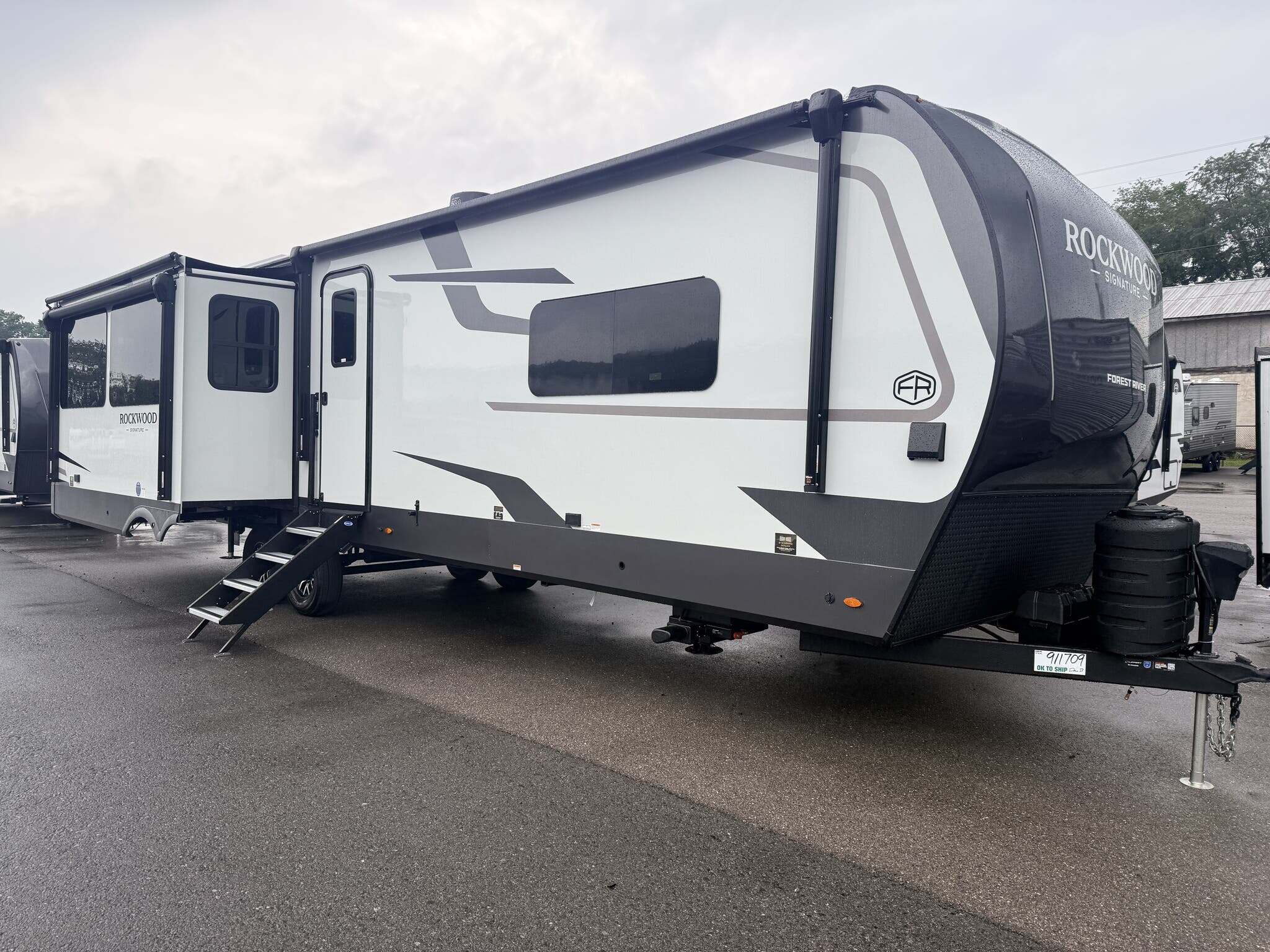 2027 Forest River Rockwood Signature 8392RL in mill hall PA