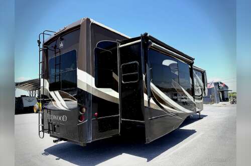 2018 Redwood Rv Redwood 3901WB in la feria TX