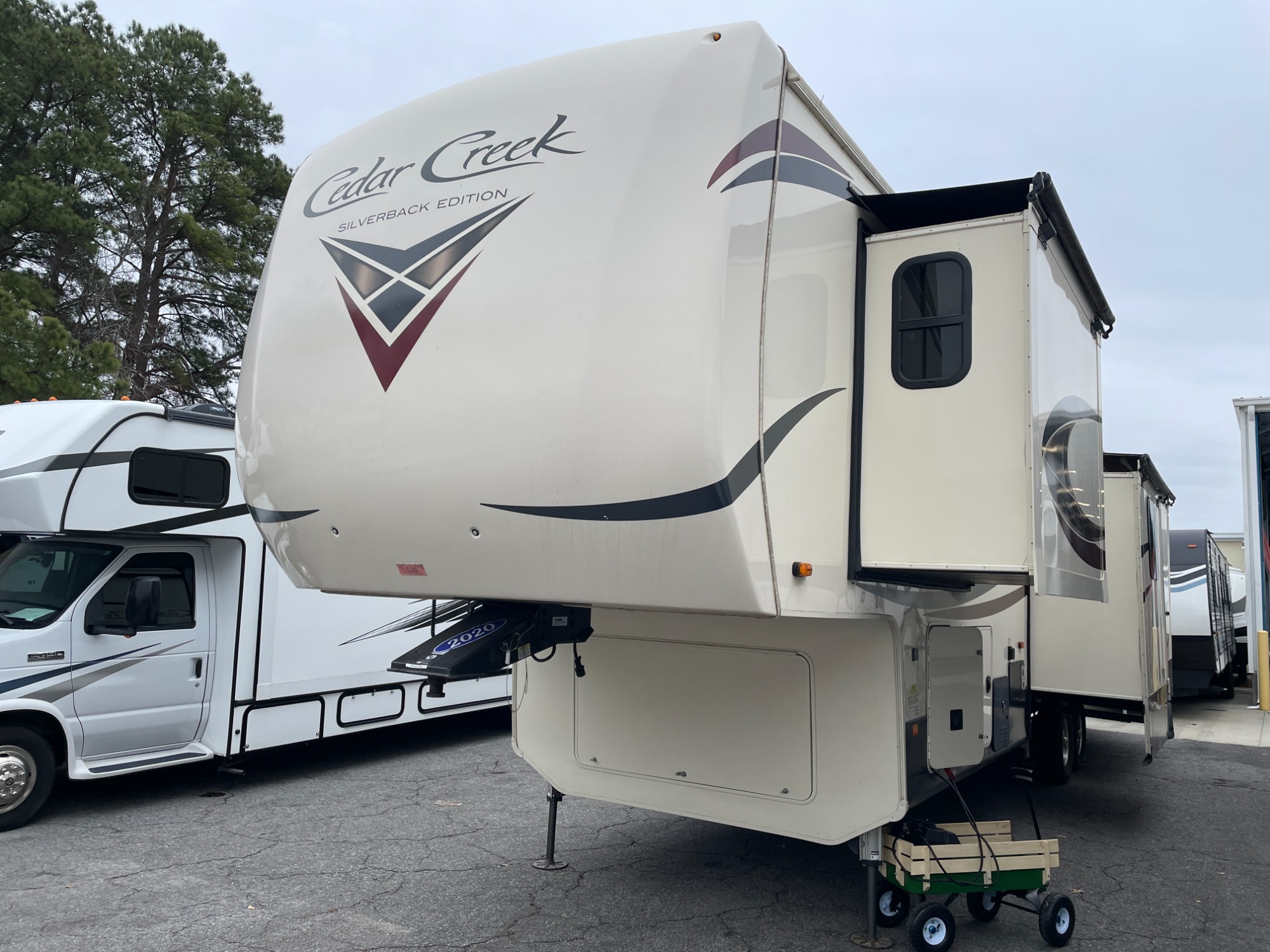 2020 Forest River CEDAR CREEK SILVERBACK 37MBH in greenville NC