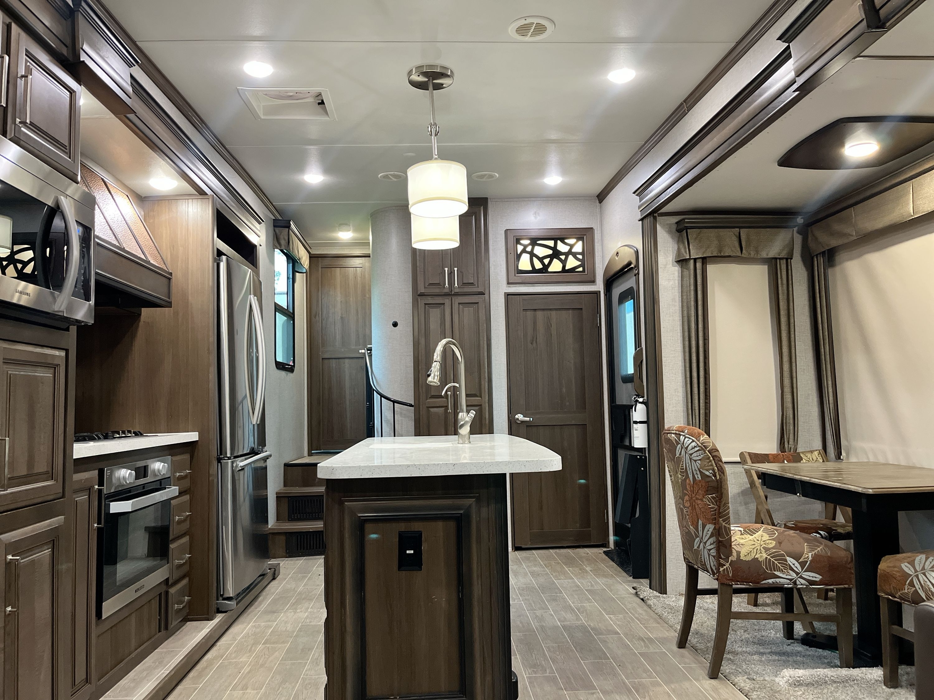 2020 Keystone ALPINE 3651RL in spring TX