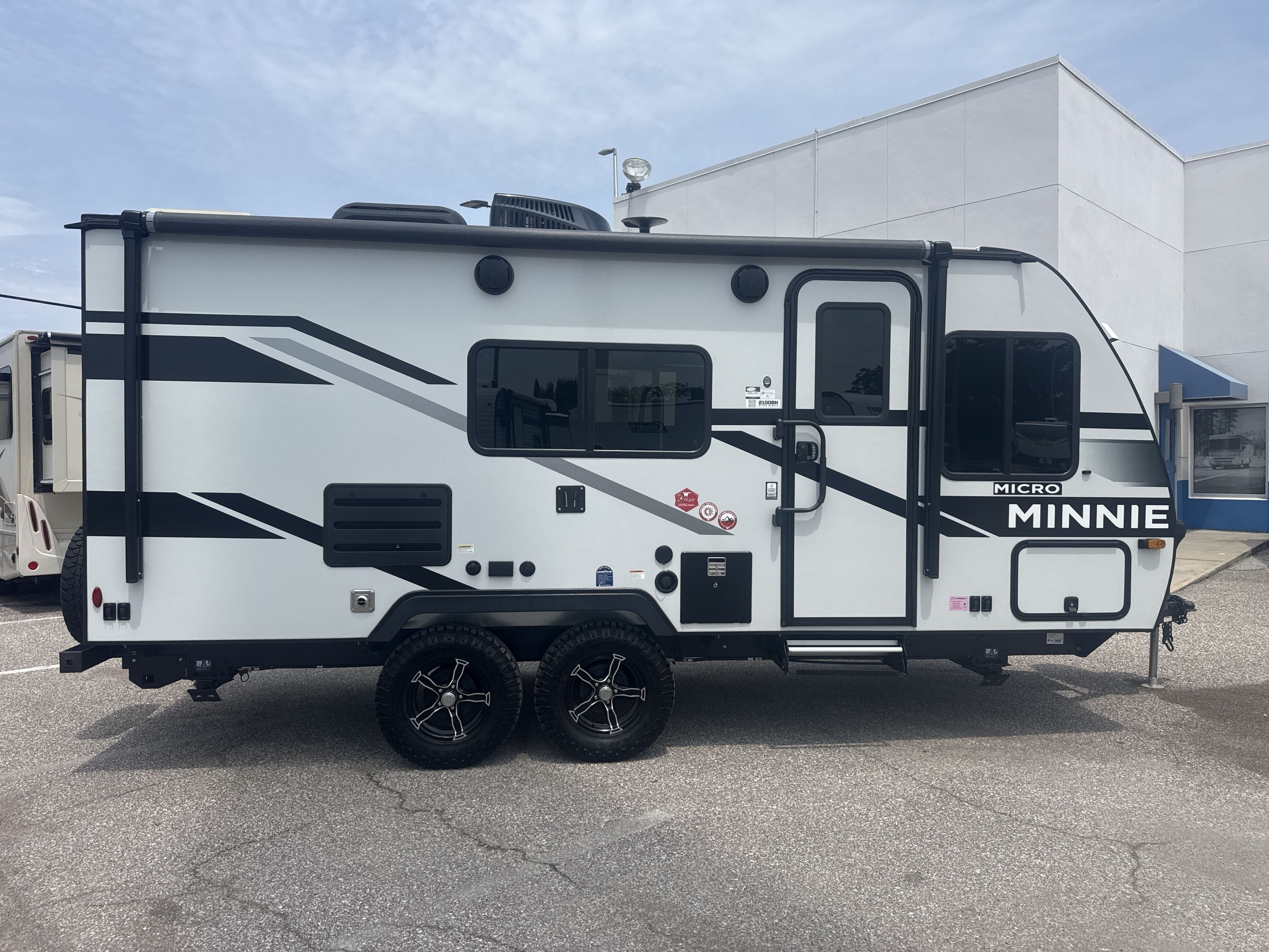2024 Winnebago MICRO MINNIE 2100BH in holiday FL