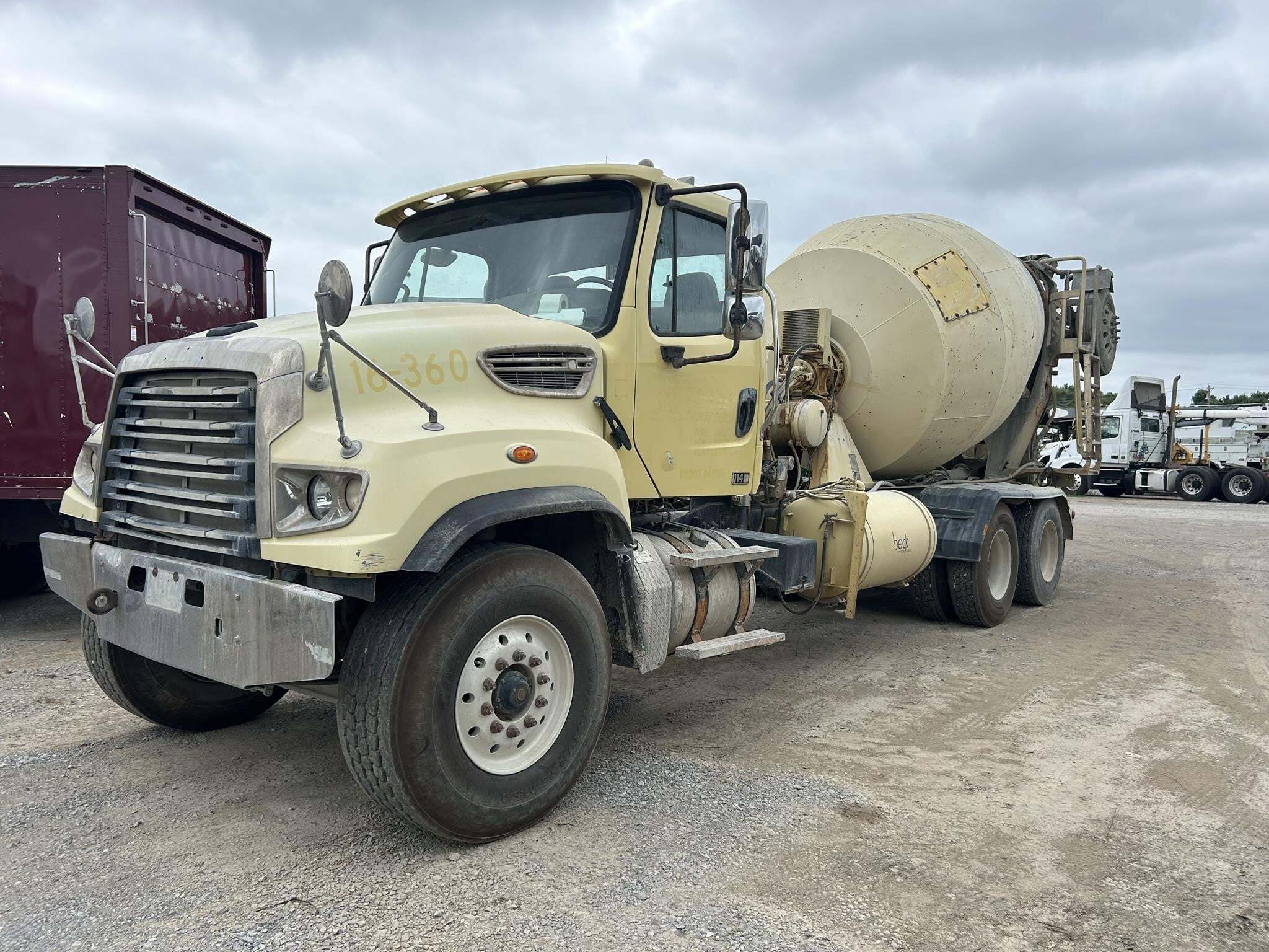 2017 FREIGHTLINER 114 SD in Covington, TN