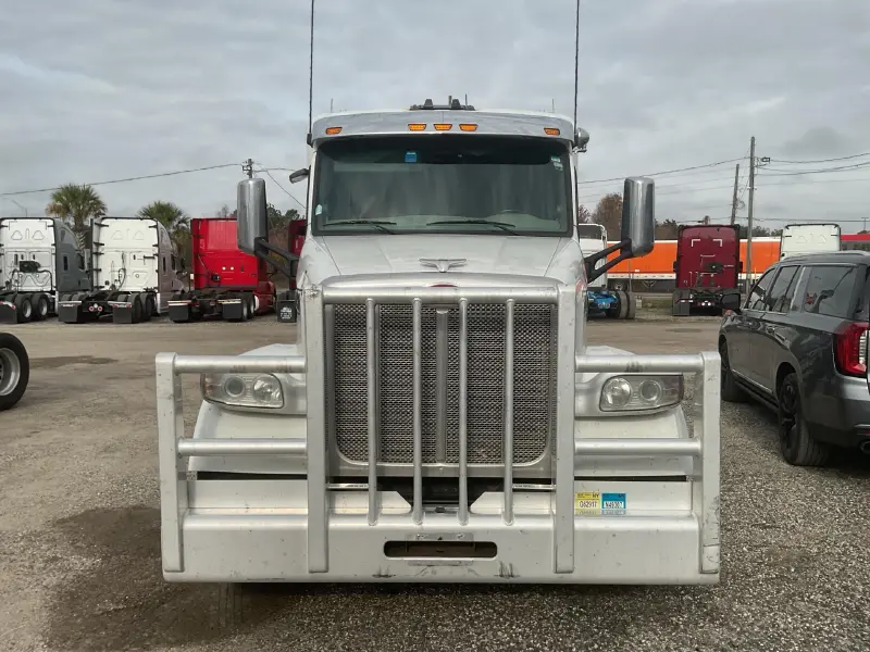 2019 PETERBILT 567