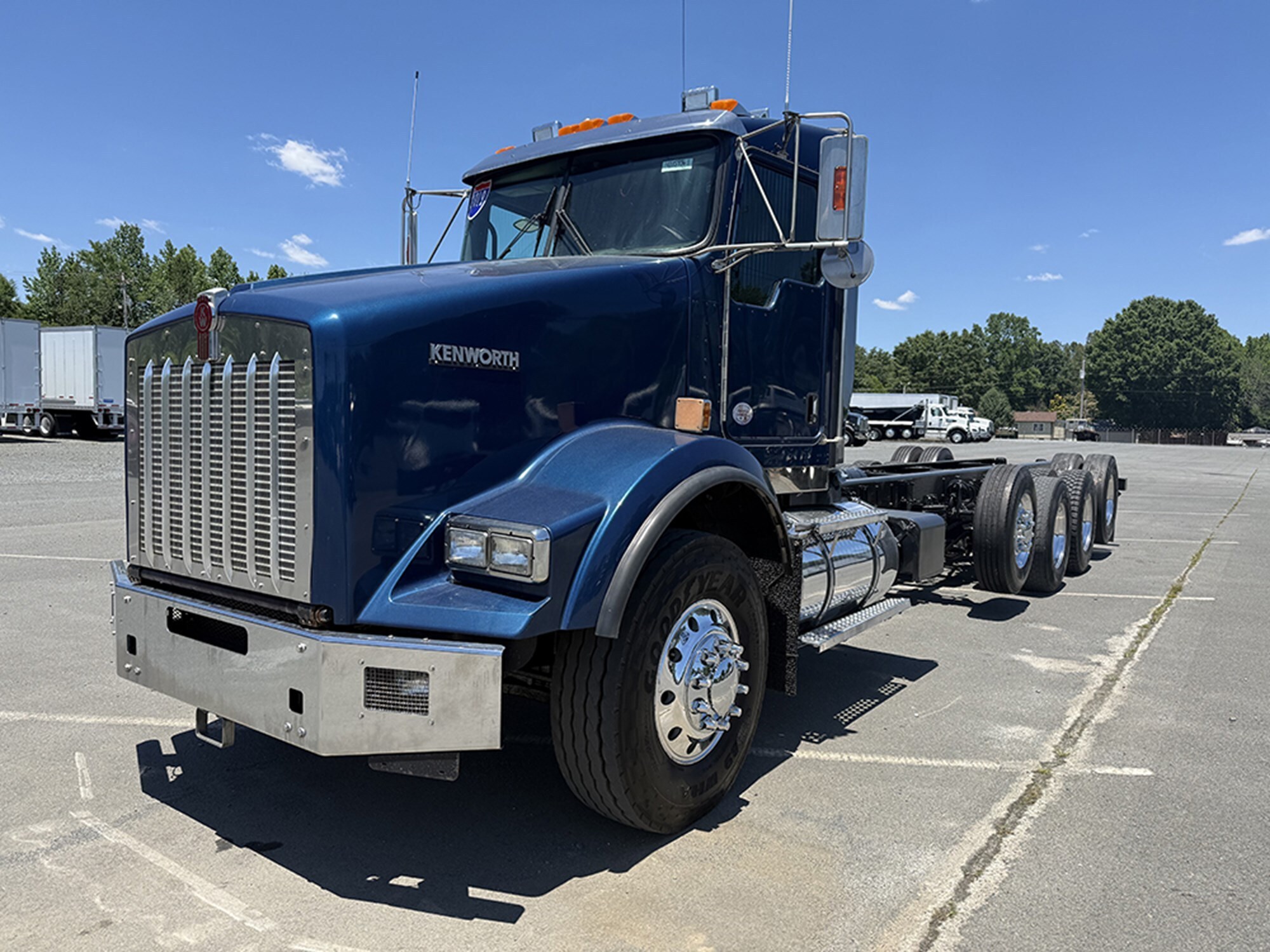 2019 KENWORTH T8 Series in Chester, VA