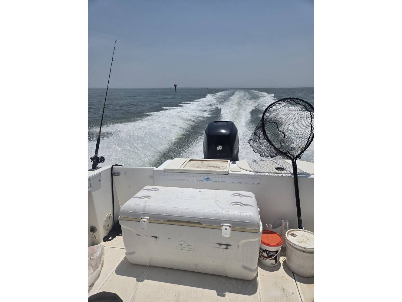 A photo of this 2000 Mako 233 MAKO