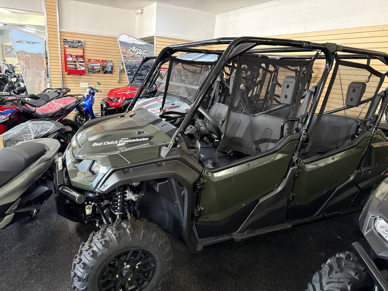A photo of this 2025 Honda PIONEER 1000-6 DELUXE CREW