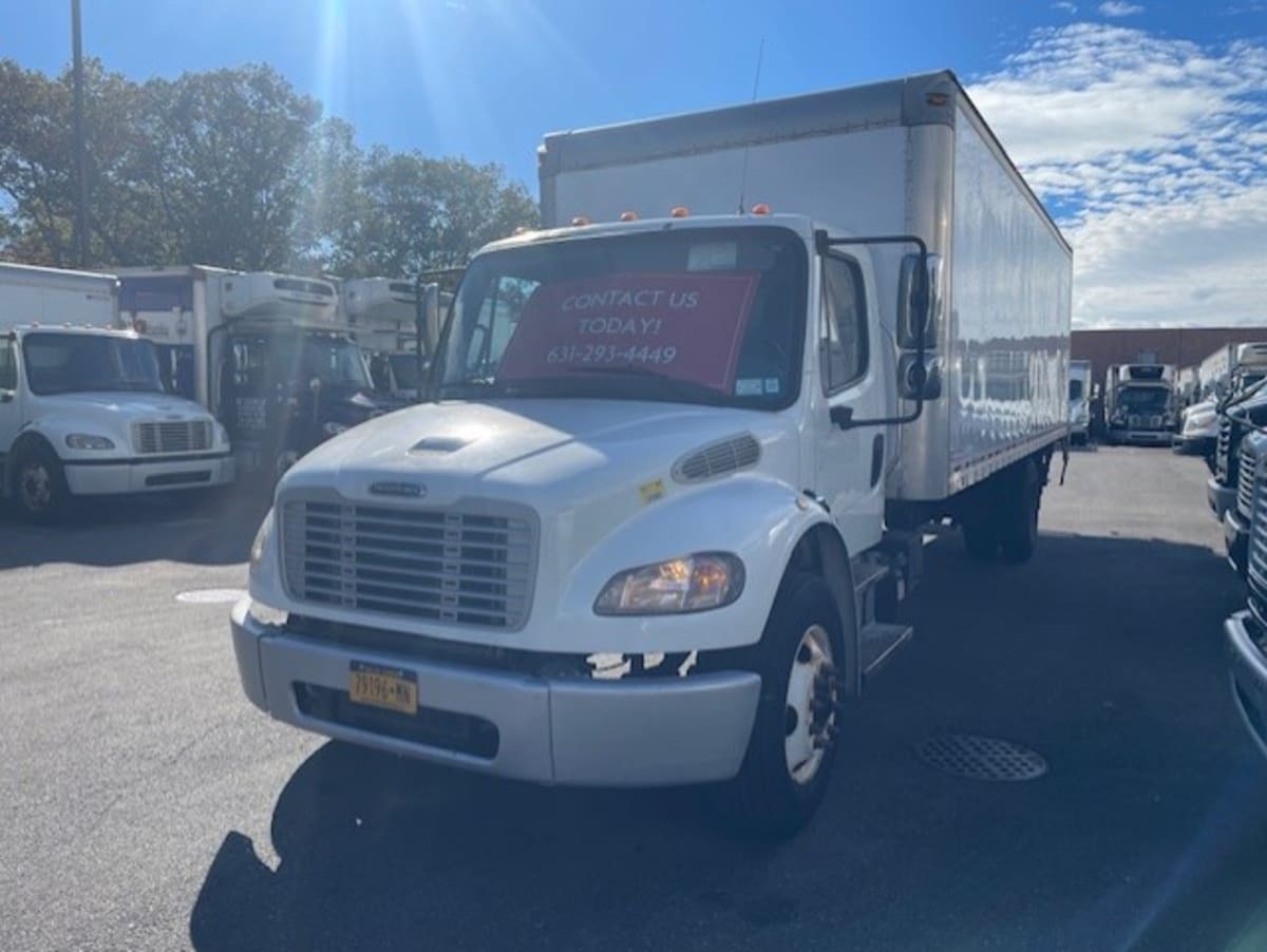 2017 FREIGHTLINER BUSINESS CLASS M2 106 in Farmingdale, NY