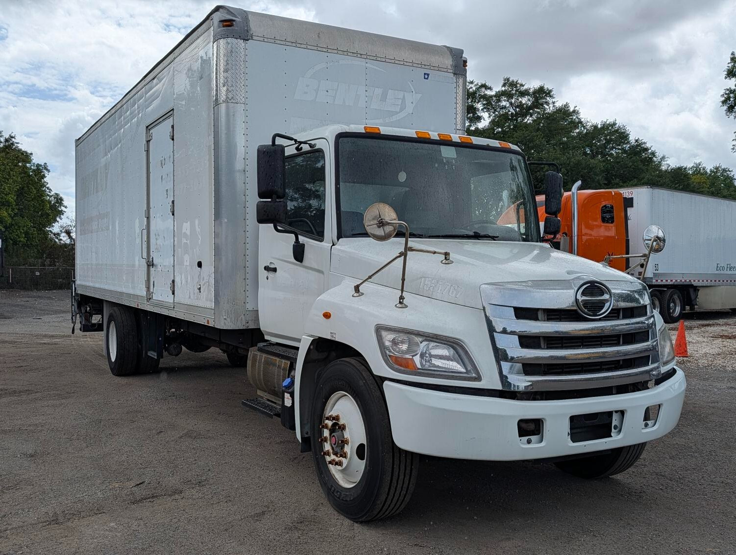 2015 Hino 338D in New Castle, DE
