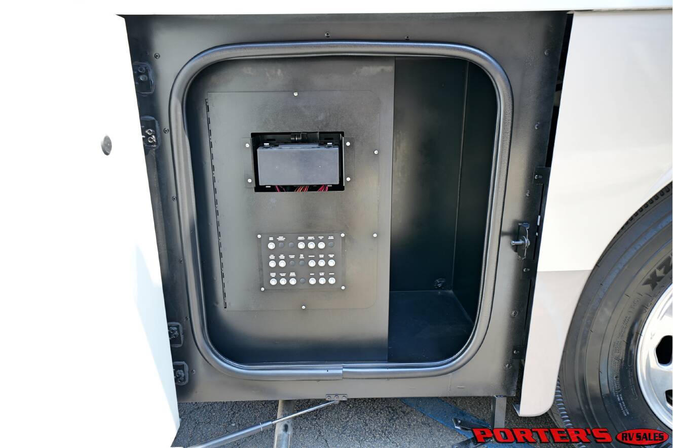 A photo of this 2015 Itasca MERIDIAN 36M