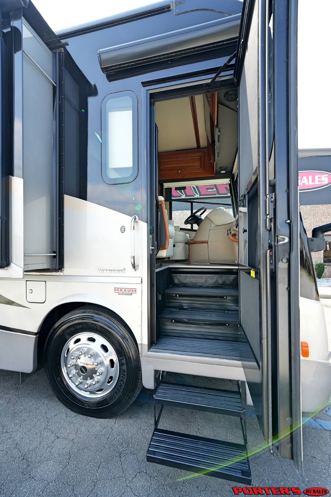 A photo of this 2015 Itasca MERIDIAN 36M