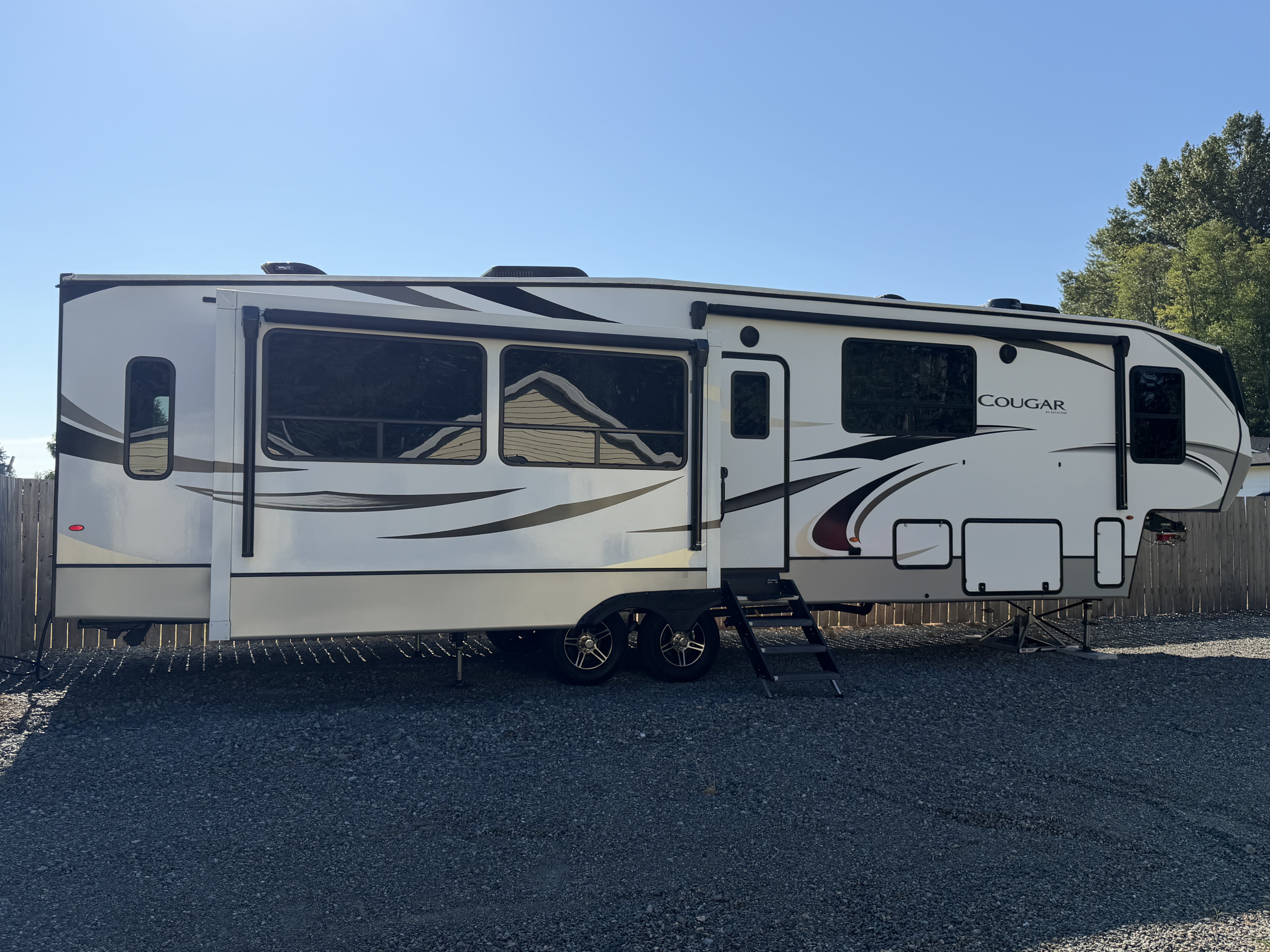 2022 Keystone COUGAR 368MBI RV