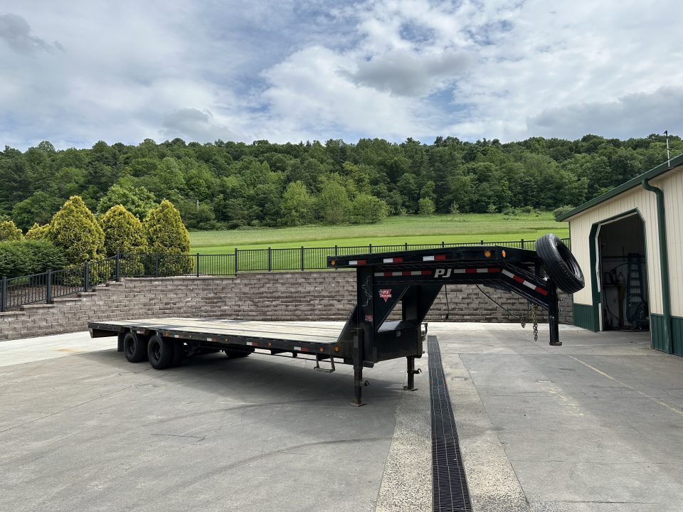 2022 PJ TRAILERS LD30 in Cocolamus, PA