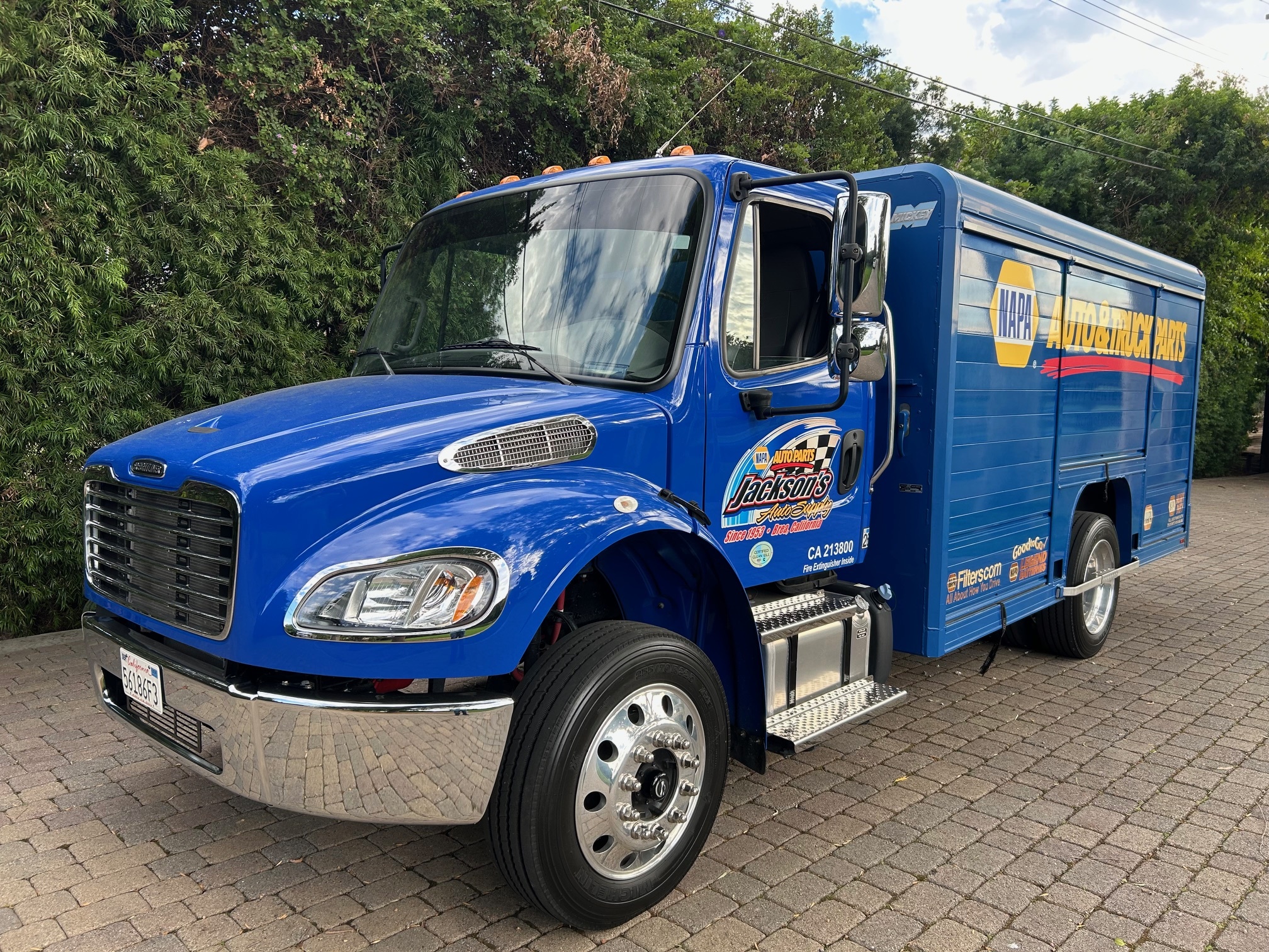 2022 FREIGHTLINER BUSINESS CLASS M2 106 in Brea, CA