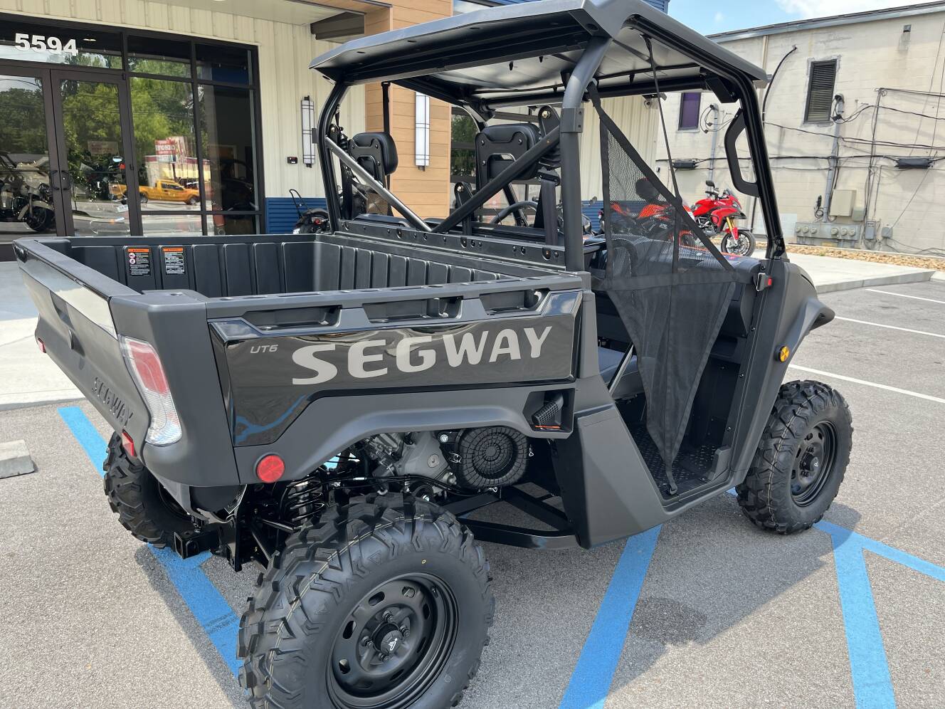 A photo of this 2026 Segway UT6 S