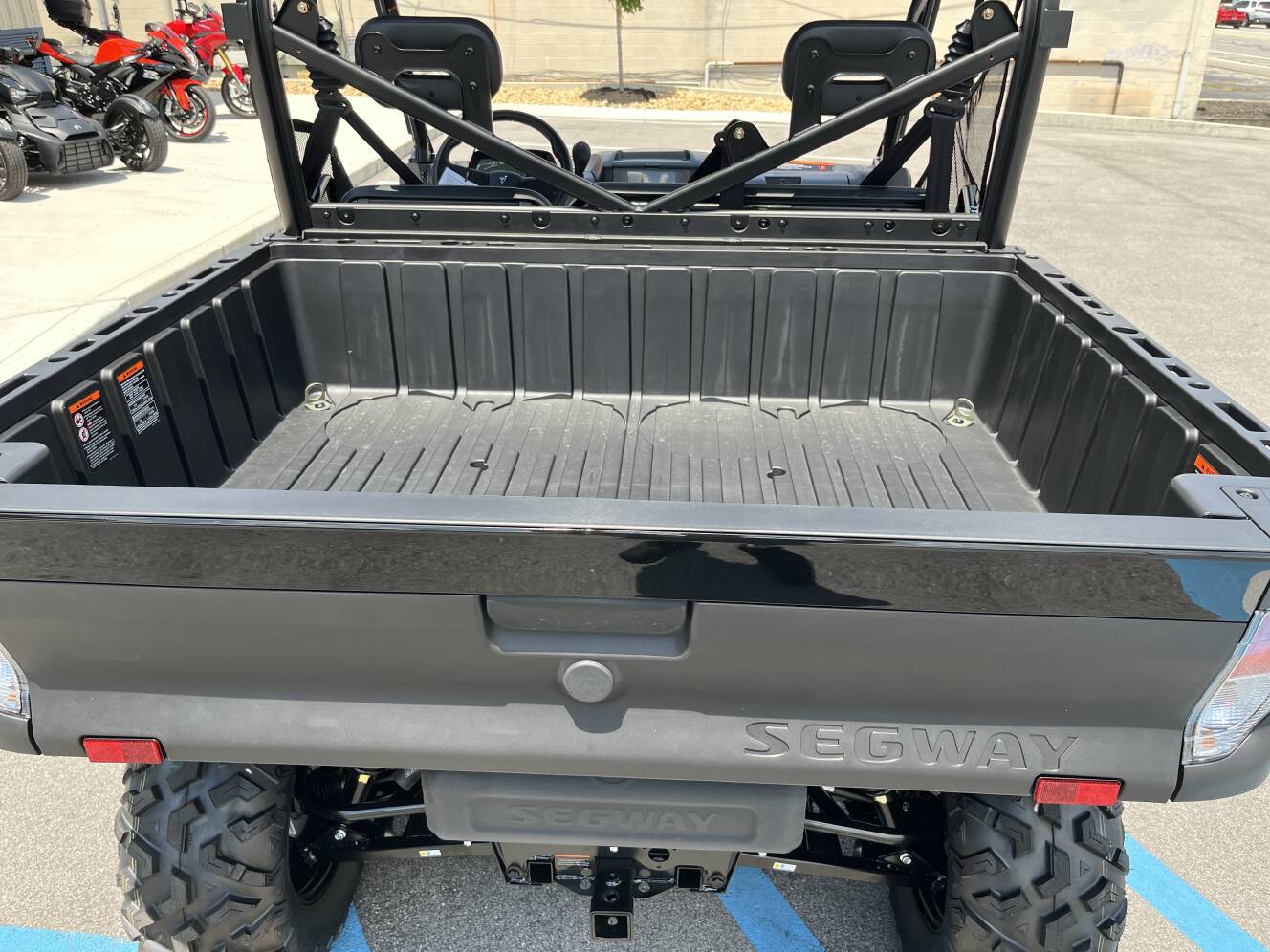 A photo of this 2026 Segway UT6 S