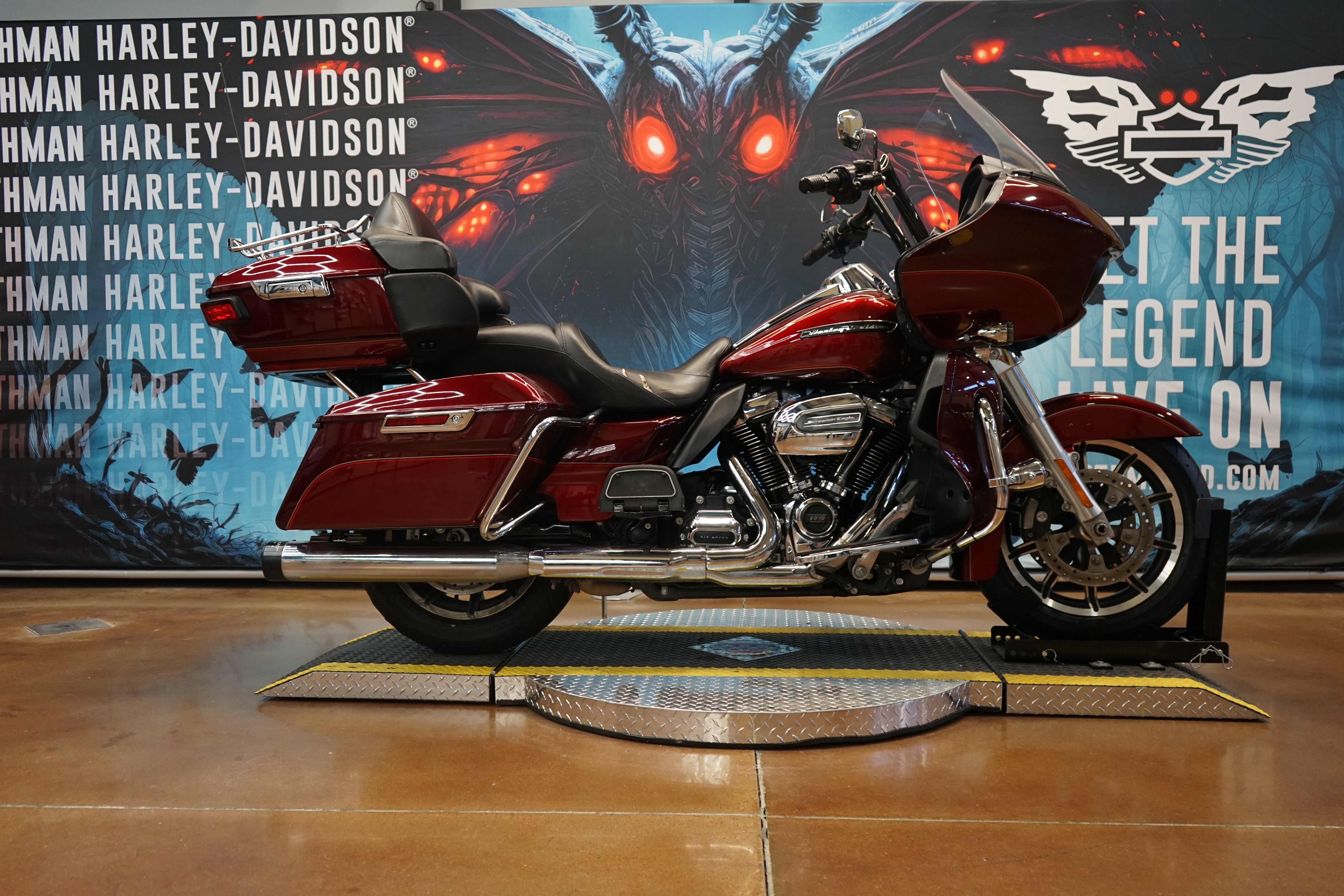 2017 Harley-Davidson Road Glide® Ultra ULTRA in Williamstown, WV