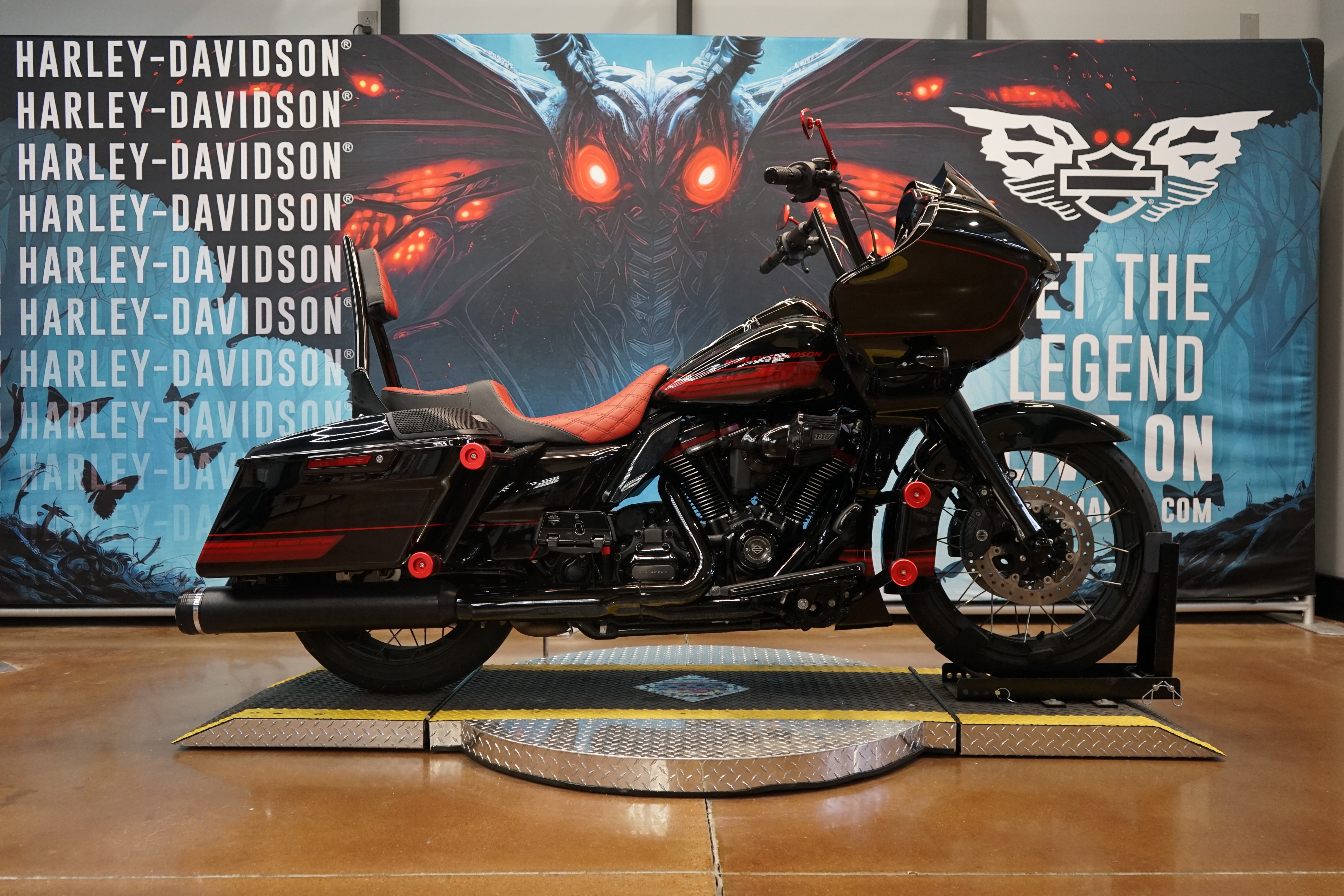 2021 Harley-Davidson CVO™ Road Glide® CVO in Williamstown, WV
