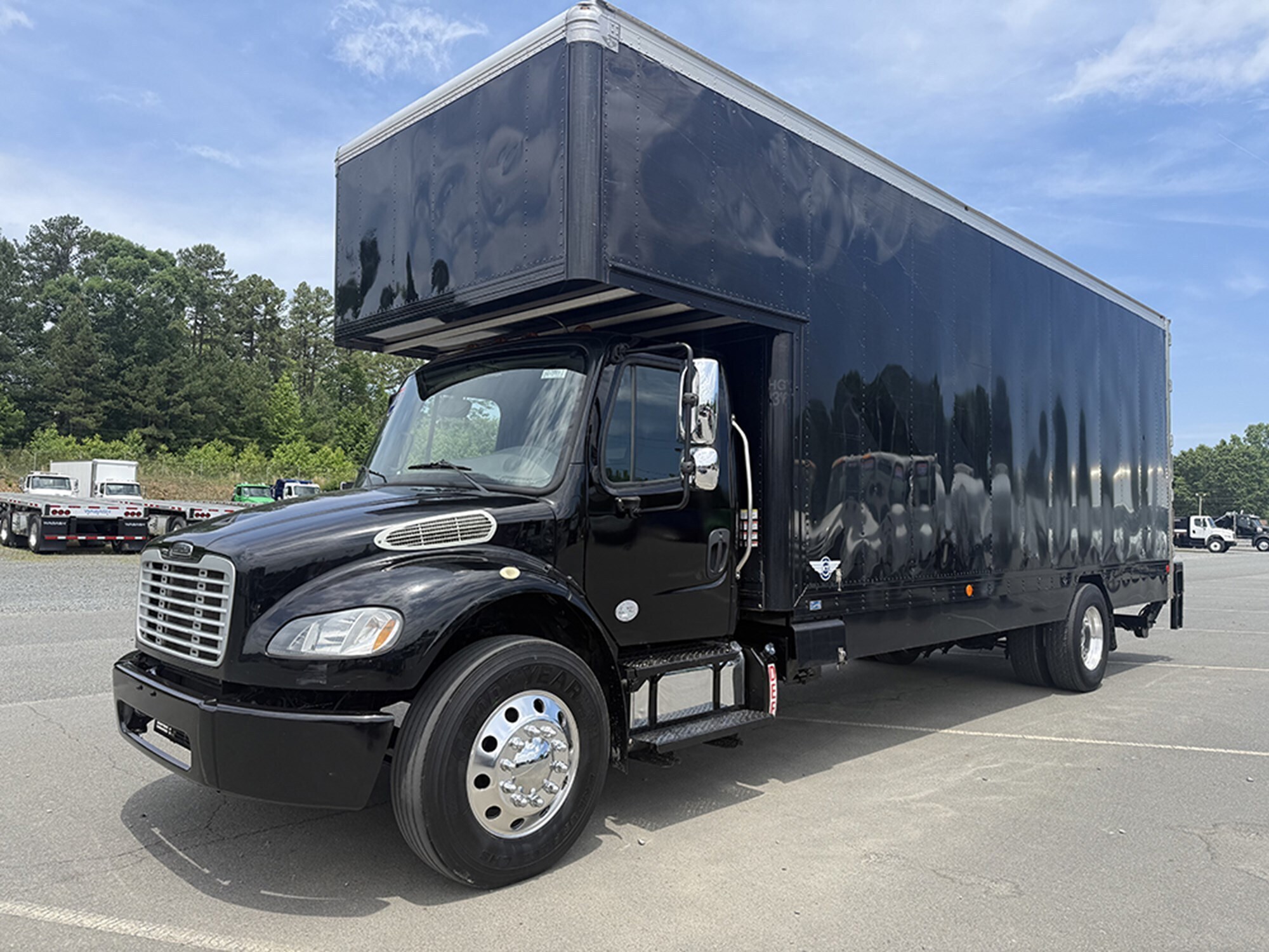 2019 FREIGHTLINER BUSINESS CLASS M2 106 in Chester, VA