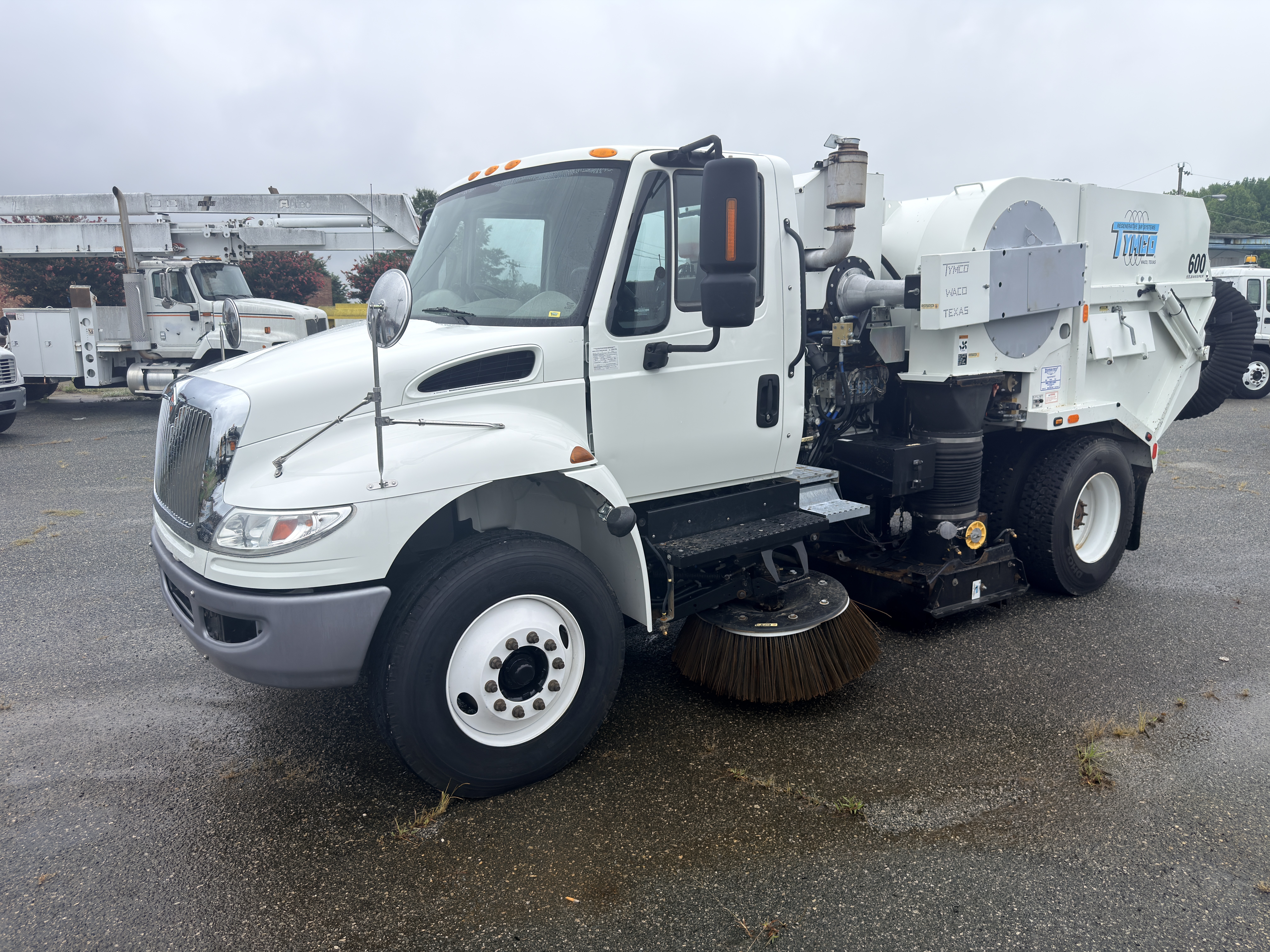 2016 INTERNATIONAL 4000 in Greensboro, NC
