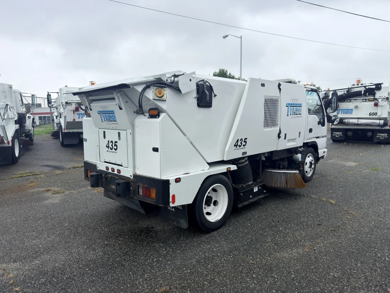 2006 ISUZU NQR