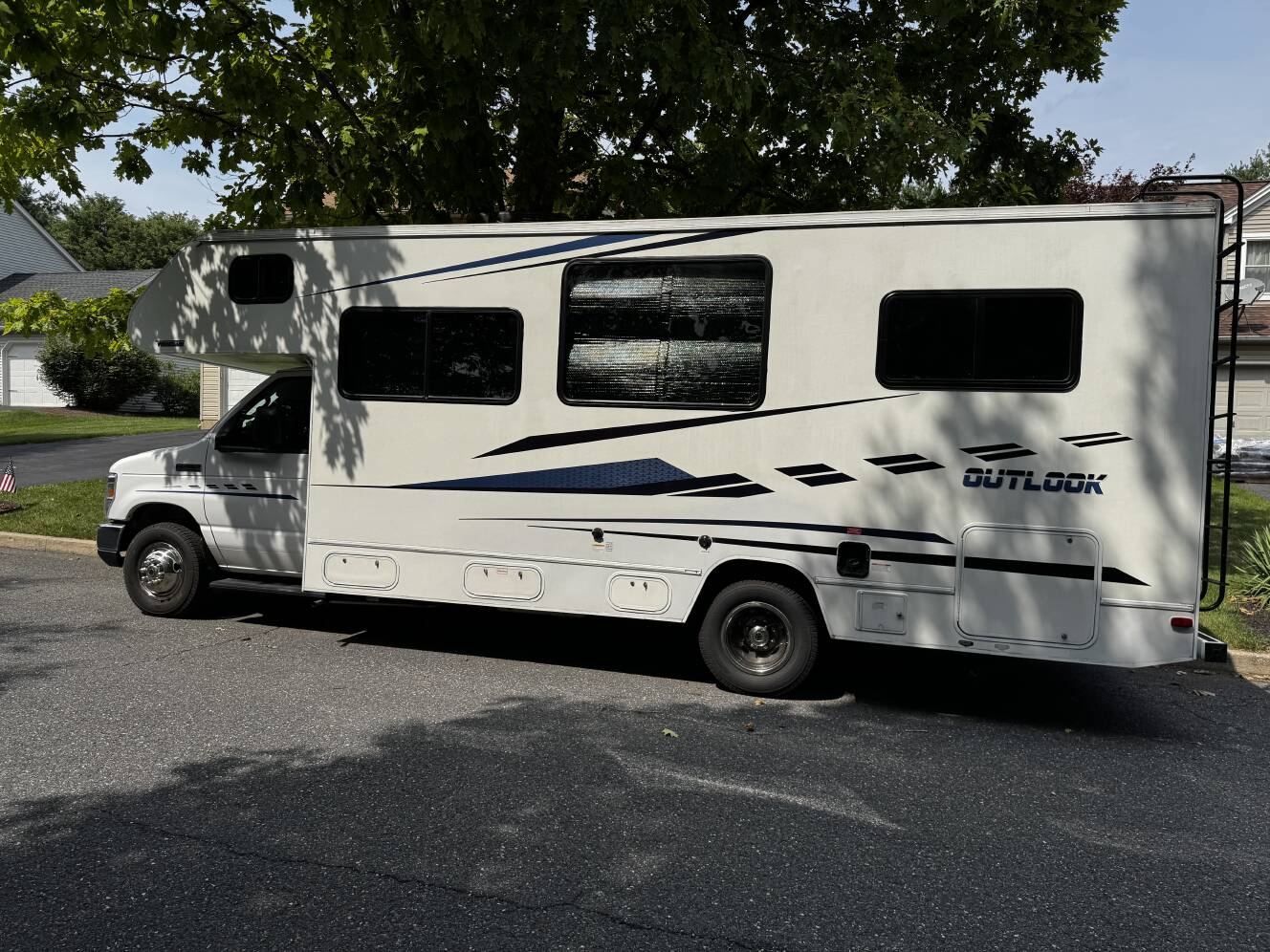 A photo of this 2019 Winnebago OUTLOOK 25J
