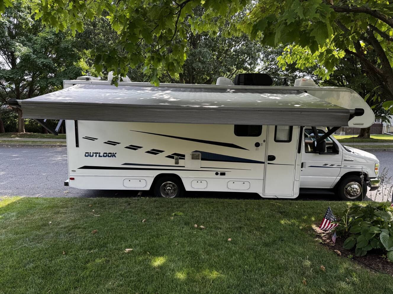 A photo of this 2019 Winnebago OUTLOOK 25J