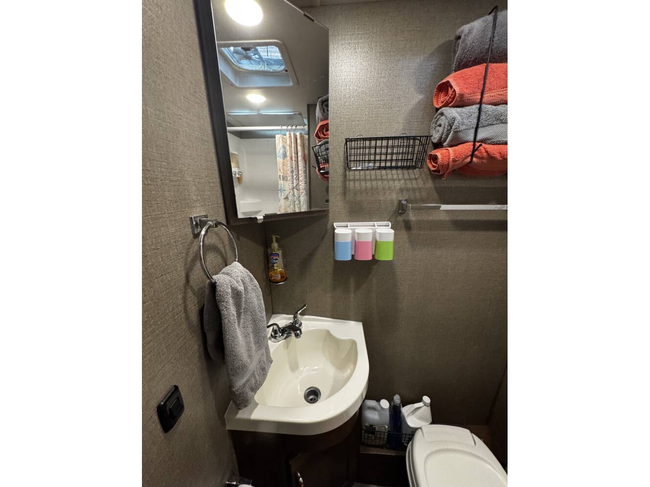 A photo of this 2019 Winnebago OUTLOOK 25J