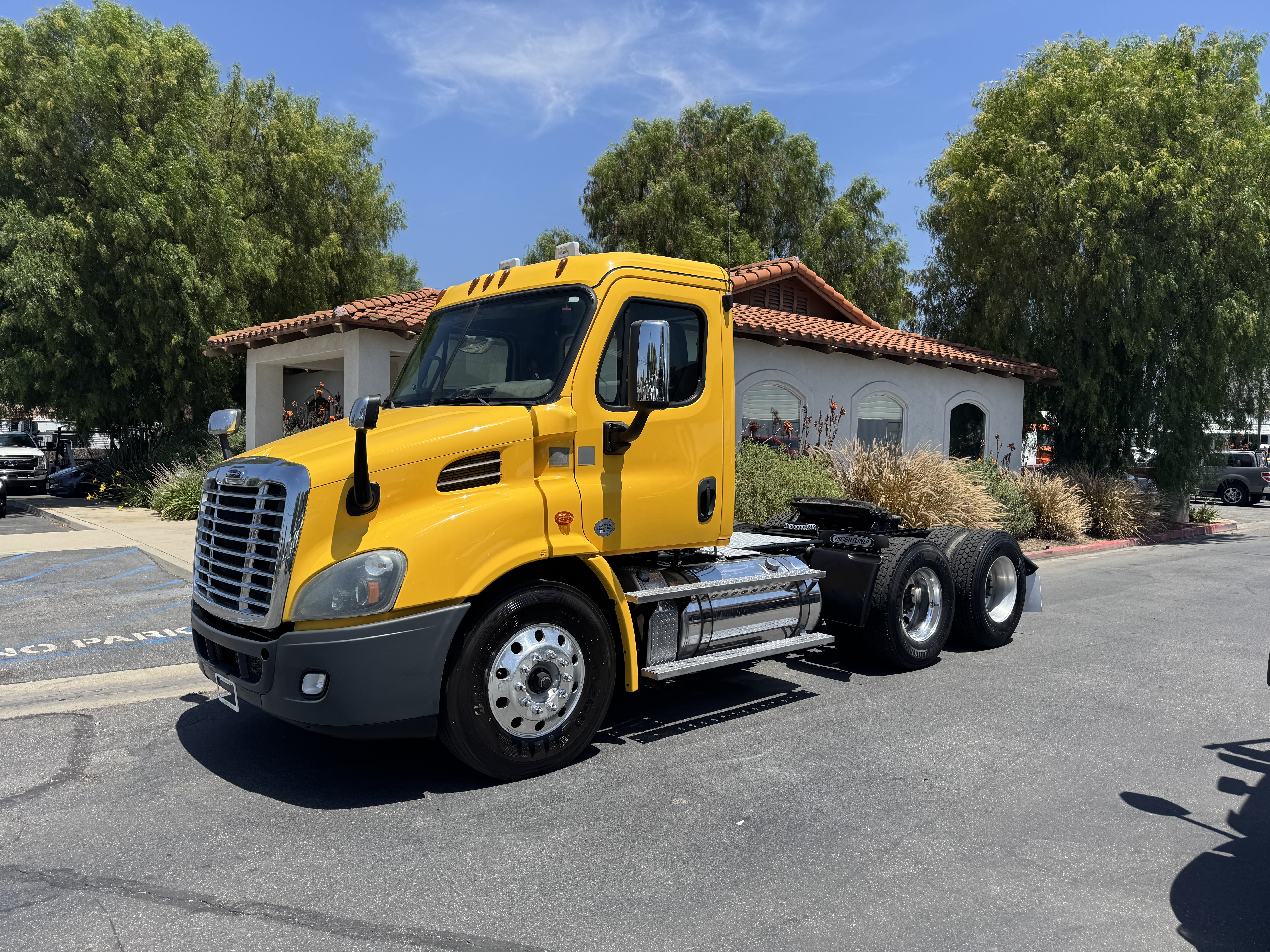 2019 FREIGHTLINER X11364ST in Norco, CA