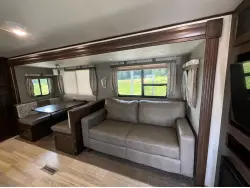2018 PALOMINO SOLAIRE 304RKDS