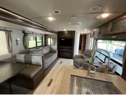 2018 PALOMINO SOLAIRE 304RKDS