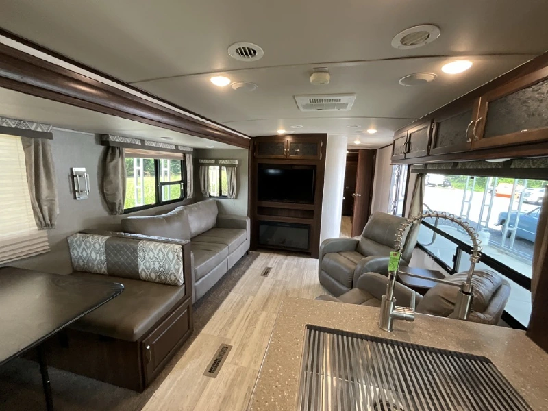 2018 PALOMINO SOLAIRE 304RKDS