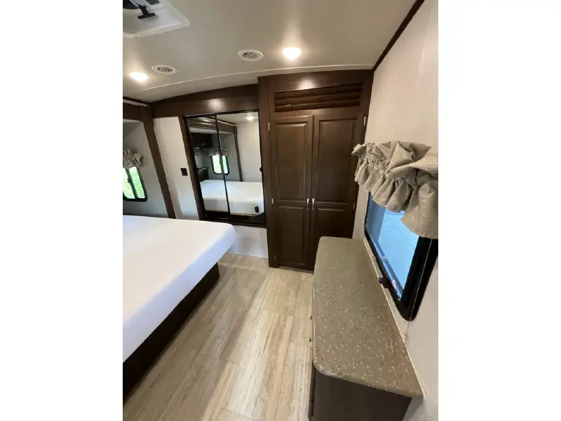 2018 PALOMINO SOLAIRE 304RKDS