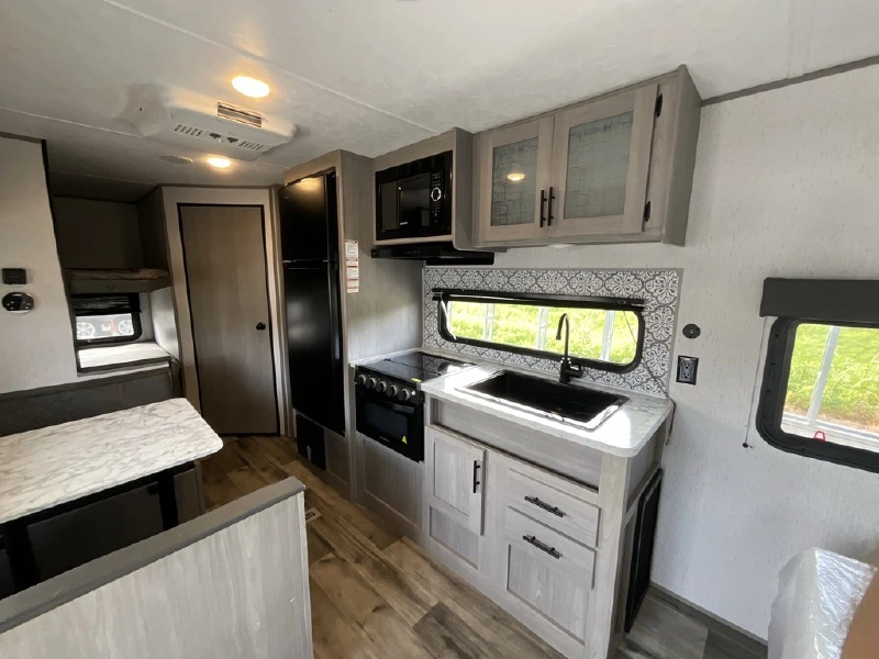 2023 DUTCHMEN COLEMAN LANTERN LT 214BH