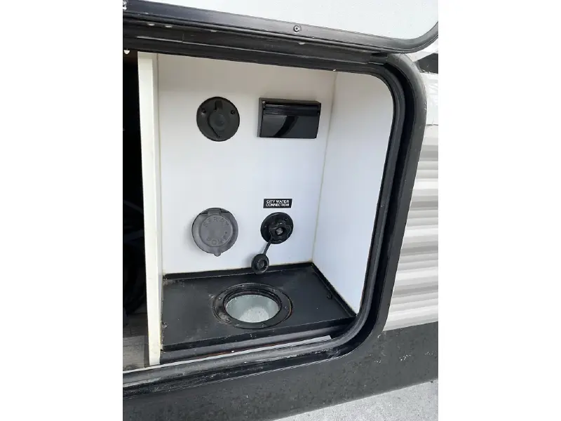 2023 DUTCHMEN COLEMAN LANTERN LT 214BH