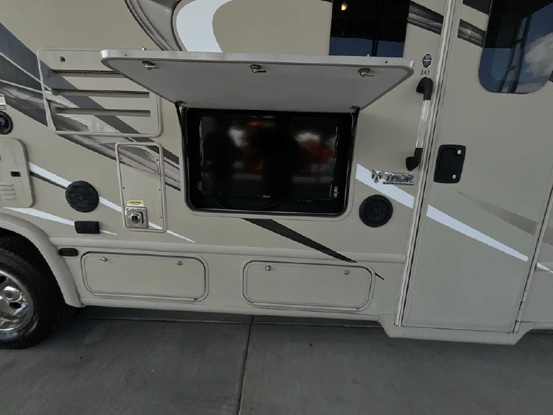 2017 THOR MOTOR COACH AXIS 24 1