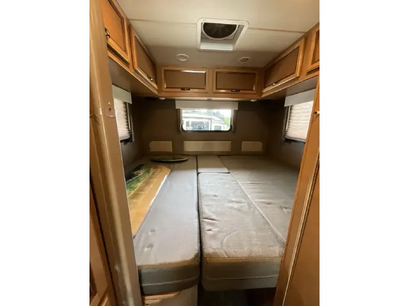 2017 THOR MOTOR COACH AXIS 24 1