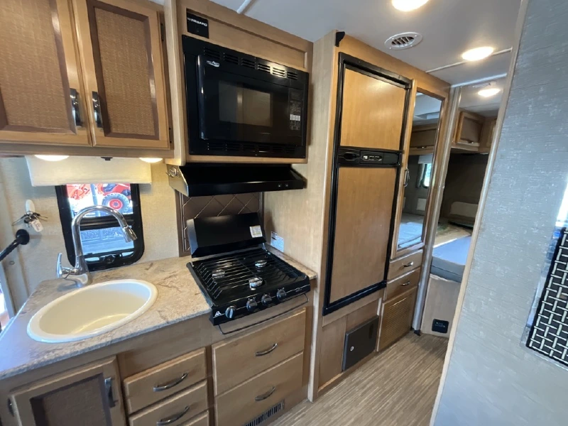 2017 THOR MOTOR COACH AXIS 24 1