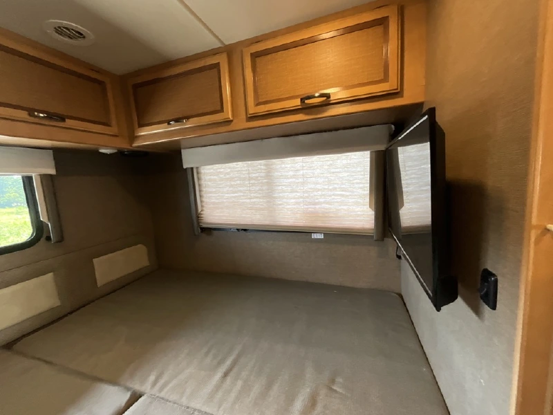 2017 THOR MOTOR COACH AXIS 24 1